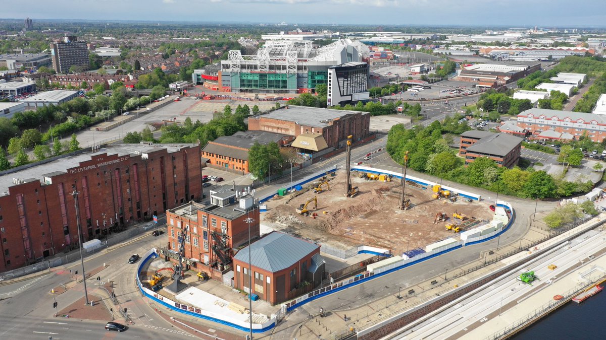 DomisLtd's tweet photo. Is there a better located development? Two piling rigs standing proud. @ColeWaterhouse @no1oldtrafford @MatthewsArch @renaissance_ltd @HannTucker https://t.co/rMISurKhXr