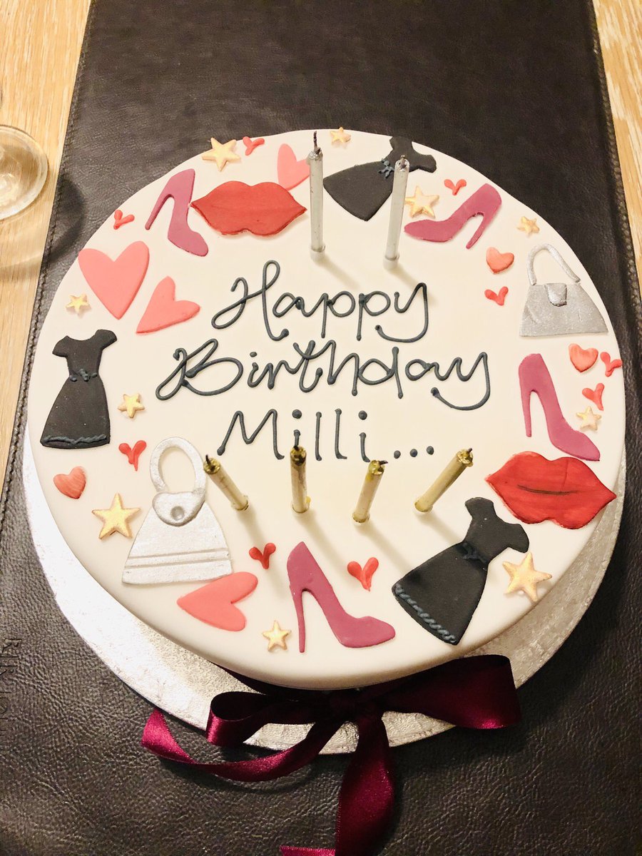 miIIiberman's tweet photo. Got the most stunning birthday cake ever 😭🎂💕 https://t.co/ysrtkFZchl