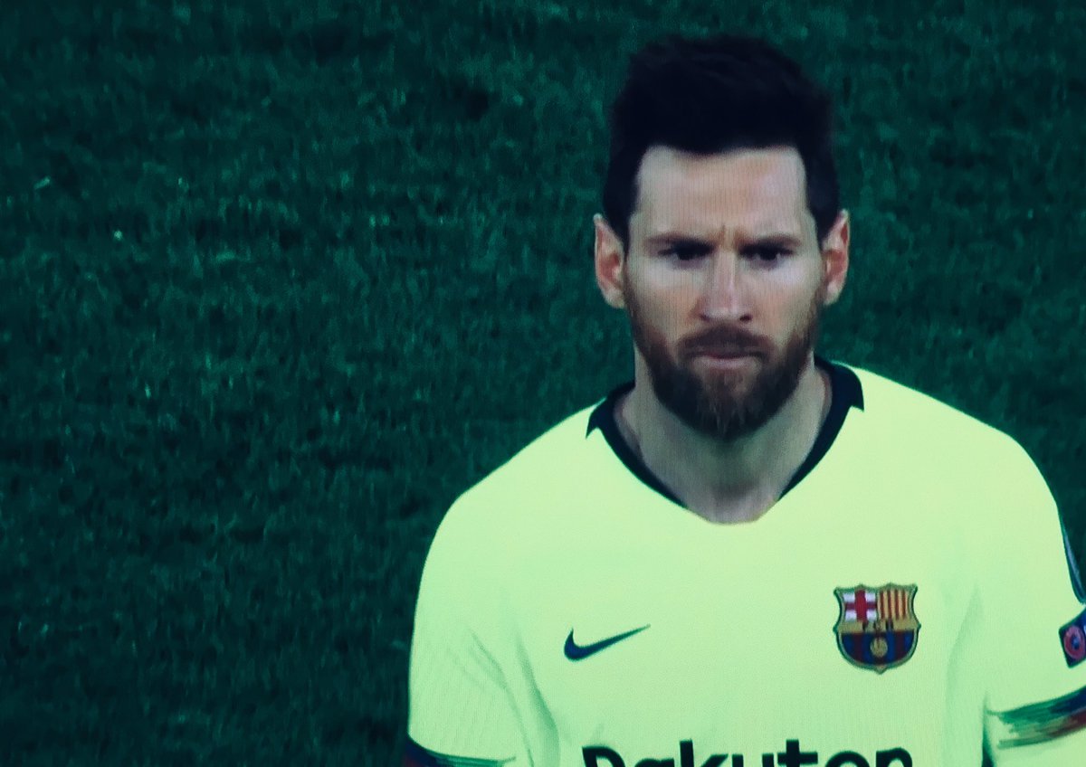 DuncanCastles's tweet photo. We saw the difference between Messi and Ronaldo right there in that match. 
Messi misses three first-half opportunities to kill the tie, then almost disappears second half. 
These are the stages when the greatest player has to deliver. #LIVFCB #ARG #POR
https://t.co/0l3rK9OvRq https://t.co/yNWoUSVodH