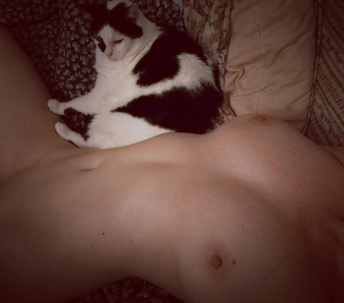 Fille &agrave; chatte. https://t.co/tRd7IU9LlB<a href="/tag/panty"class="tags"><span>#panty</span></a><a href="/tag/pantyfetish"class="tags"><span>#pantyfetish</span></a><a href="/tag/culotte"class="tags"><span>#culotte</span></a>
