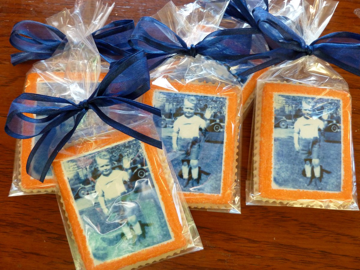 kopykake's tweet image. Beautiful Edible Cookies using Kopykake Inks and Frosting Sheets by Kelley Hart Custom Cookies (@kelleyhart).