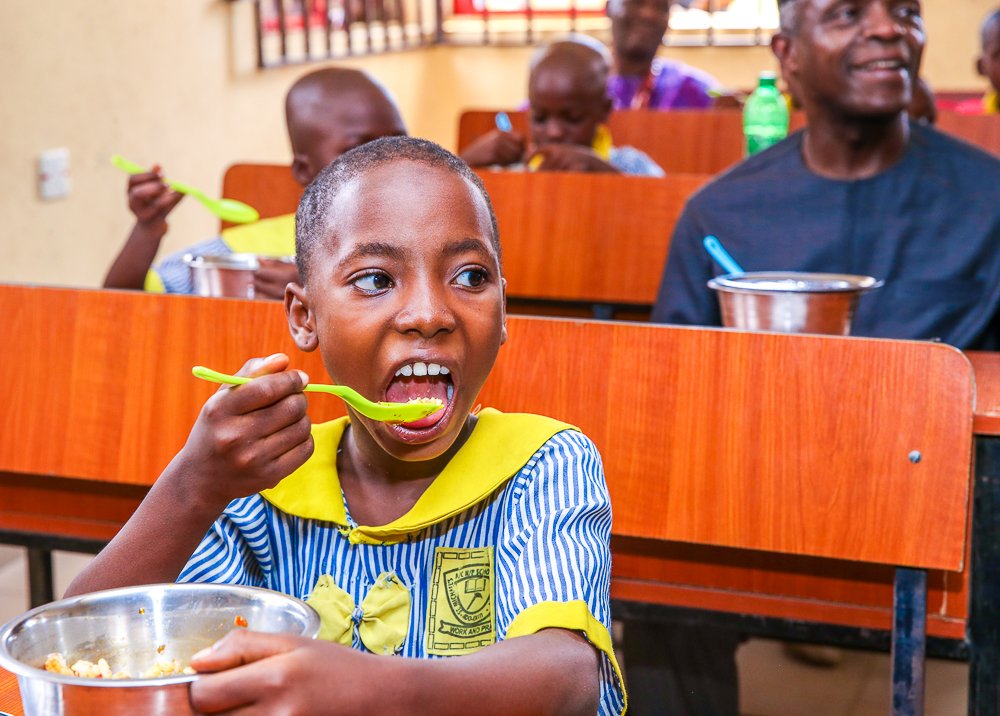 NigeriaGov's tweet photo. PHOTOS:

Today, Vice President @ProfOsinbajo visited Ekiti State for the launch of School Feeding Program (@NHGSFP) in the State. He ate lunch and interacted with the children of St. Michael’s African Primary School, Ado-Ekiti.

#AsoVillaToday https://t.co/yTCUriIRXM