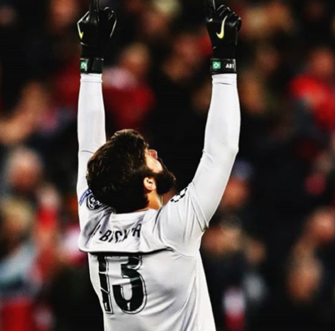InvictosSomos's tweet photo. ➔ 2018. Estuvo en la remontada de AS Roma contra FC Barcelona.
➔ 2019. Estuvo en la remontada del Liverpool contra FC Barcelona.

Hoy fue fundamental con 5 atajadas.

La pesadilla de los culés.

ALISSON BECKER. https://t.co/mVTPd1wekG