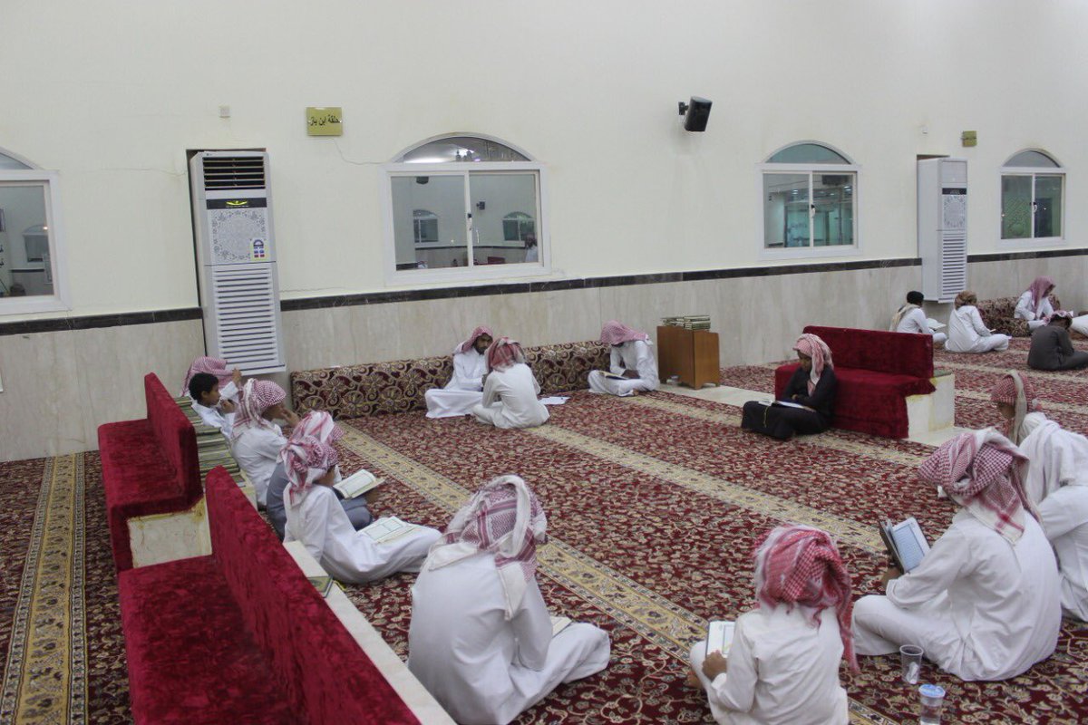 انطلقت بحمدالله تعالى الدورة الرمضانية لعام ١٤٤٠هـ بجامع الفالح بالوديعة
وبلغ عدد الطلاب المشاركين فيها ١٢٠طالباً ولله الحمد..