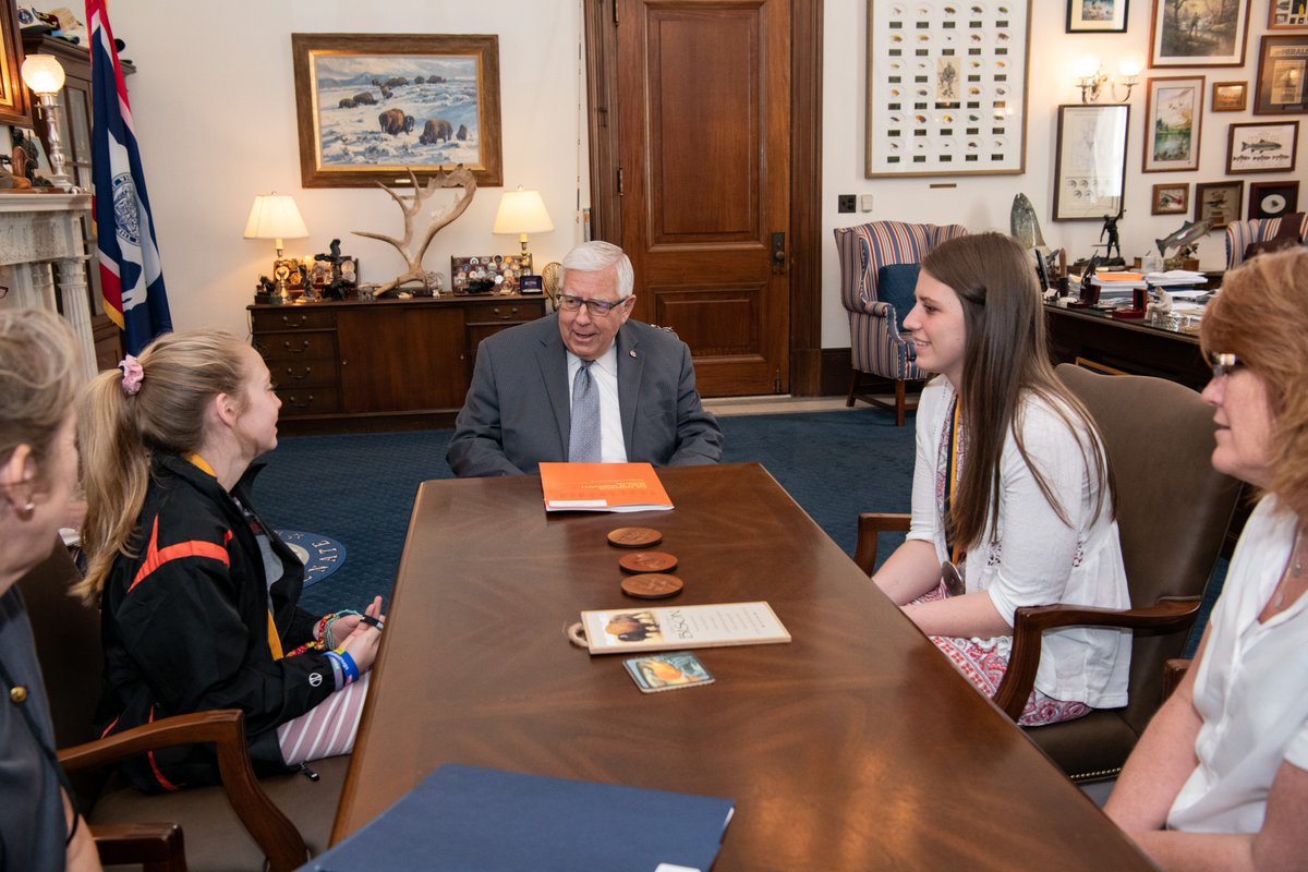 SenatorEnzi's tweet photo. Congratulations to Green River’s Lily Harris and Encampment’s Noelle Peterson for earning @PruSpirit Community Awards! They are both impressive volunteers in their communities and have bright futures. https://t.co/2bYzRfUnQt