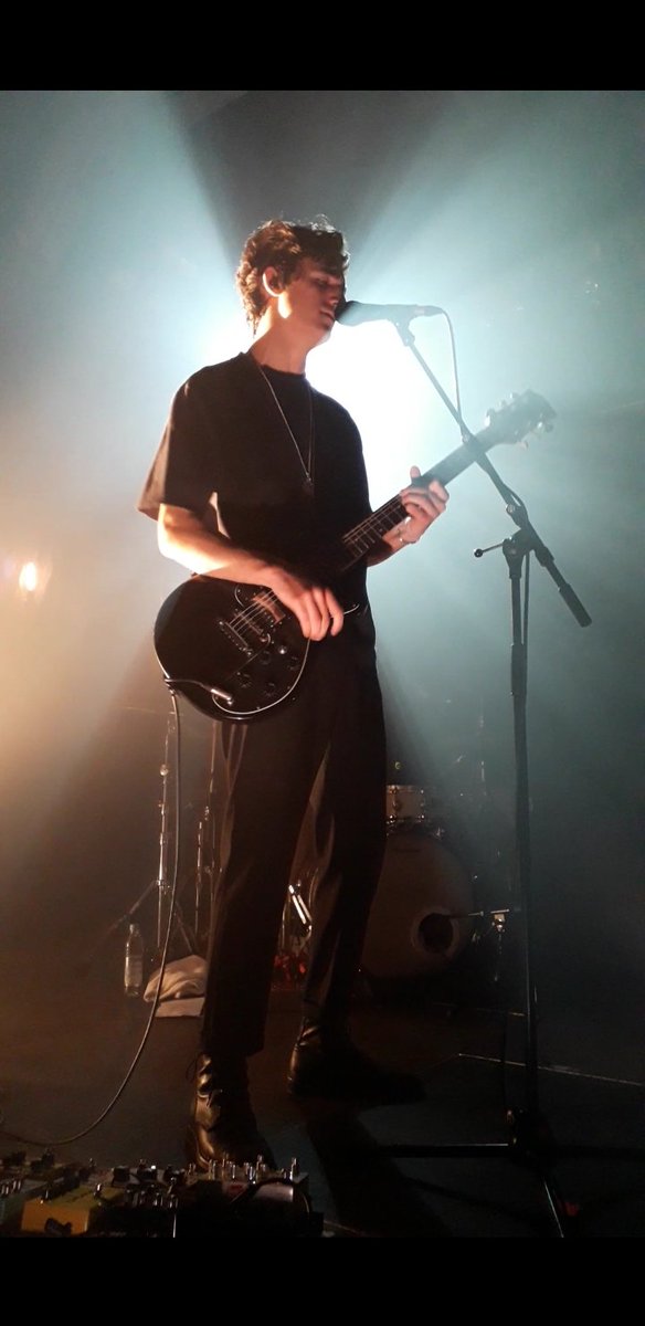 avazquezmx's tweet image. You cross the ocean moved by music without expecting too much until it happens. I take home awesome memories.
What an artist,  he dedicated me a song (Verses), an autograph and some minutes of a chat that meant a lot.
Best wishes for your brother Ramy and for you @taminoamir. :)