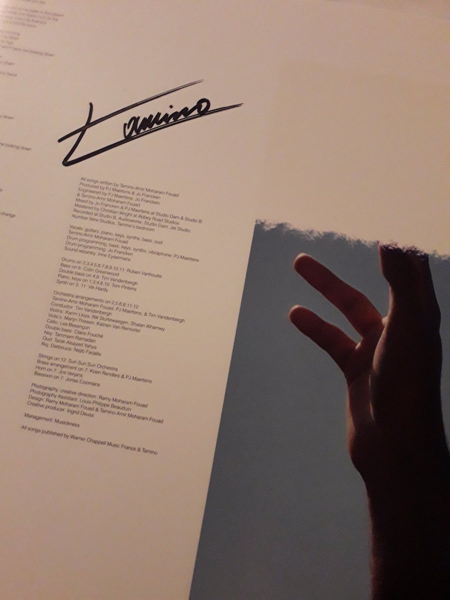 avazquezmx's tweet image. You cross the ocean moved by music without expecting too much until it happens. I take home awesome memories.
What an artist,  he dedicated me a song (Verses), an autograph and some minutes of a chat that meant a lot.
Best wishes for your brother Ramy and for you @taminoamir. :)