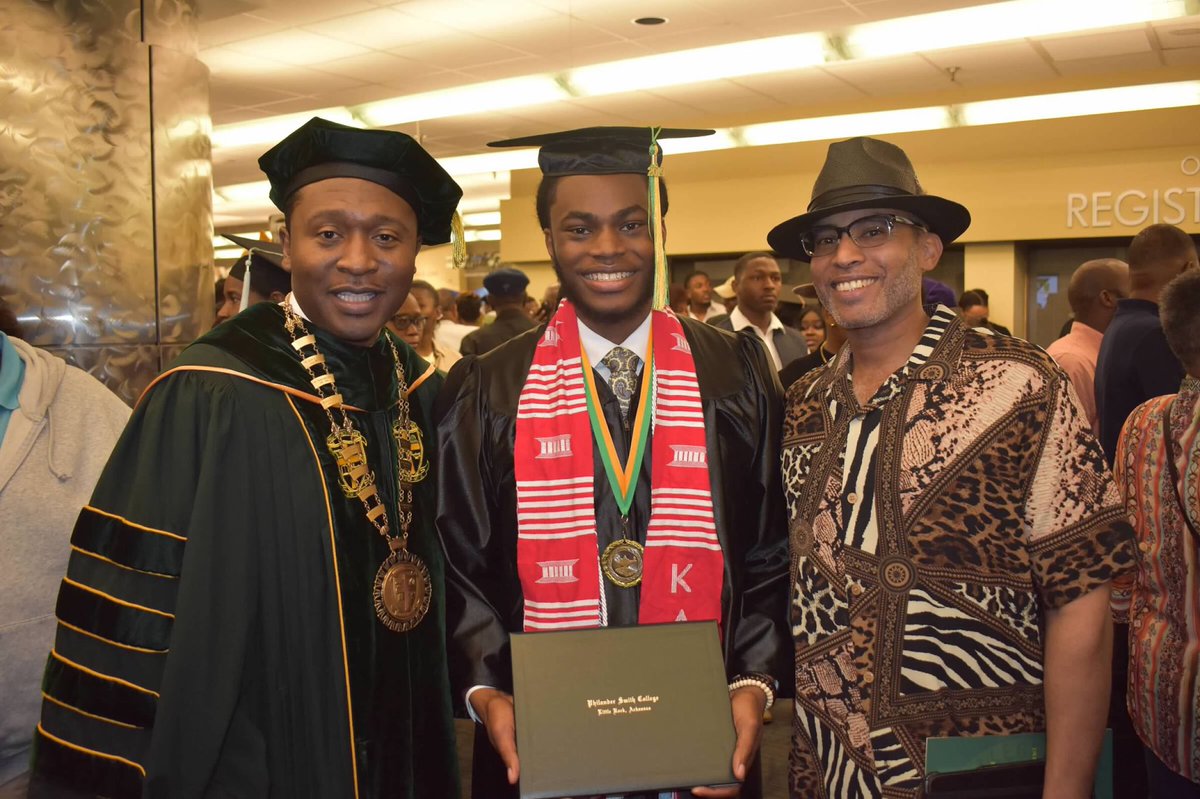 PhilanderSports's tweet photo. Congratulations to all our graduates! 🎓🔰🏐🏀🏃🏾♂️ #PantherPride #PhilanderFoward #PSC #GRAD https://t.co/zqXCkO2SnD