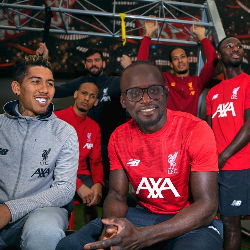 aliamsi's tweet photo. Non mais il faut que @MameBallaMbow2 aille à Madrid supporter Liverpool. Il le faut !
Hey @LFC here's your biggest fan in Senegal. Got to have him in Madrid with you!
Le mec nous fume a chaque match de Liverpool.
#MameBallaBaBiirMadrid. https://t.co/A6oR5tFVEm