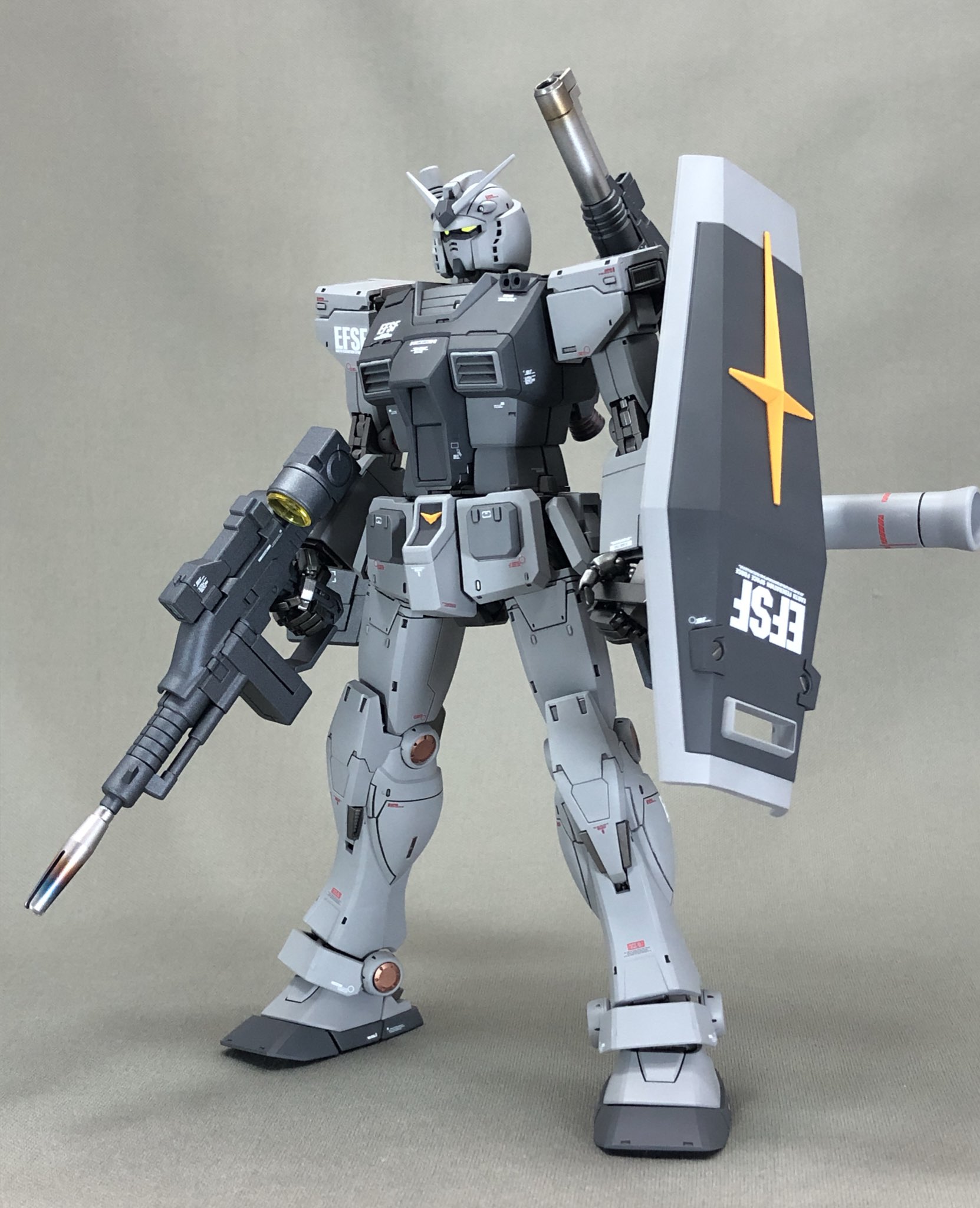 توییتر ながれ در توییتر Mg ガンダム The Origin版 完成です 例によって素組みではありますが G3カラーで仕上げてみました 旧設定やgff版のグレーの濃淡のみでの配色を再現してみたかったので クレオスのザ グレイセットをほぼそのまま使っています リプライ