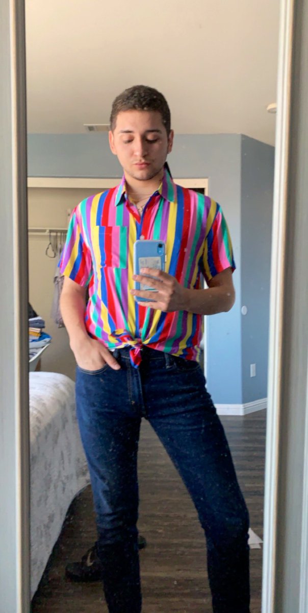 _luciano310's tweet photo. Mismo pero like not 🥴 #OnlineShoppingkills #IssaHomo #LGBTQBabe https://t.co/AUKKatIcU8