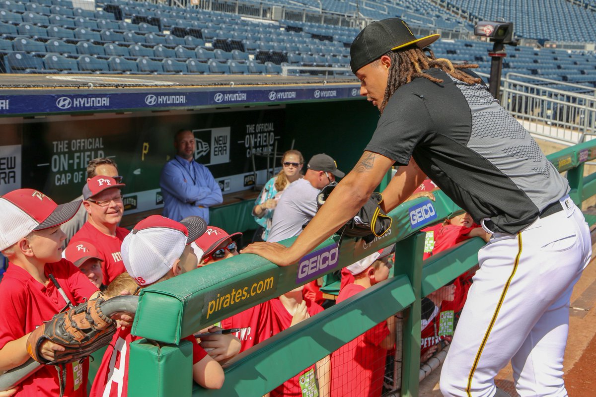Pirates's tweet image. Big leaguers &amp;amp; future big leaguers. ❤️⚾️ 

#LetsGoBucs