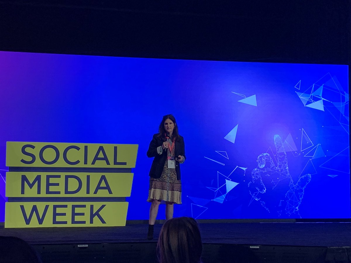 dweinste's tweet photo. Según Hope Cowan, Director of Creative Agency Partnership, Facebook: “90 millones de negocios están usando las herramientas gratis y pagadas para hacer crecer sus negocios en facebook” #SMWNYC @CyberCenter_CL https://t.co/ulkAuFOtTB