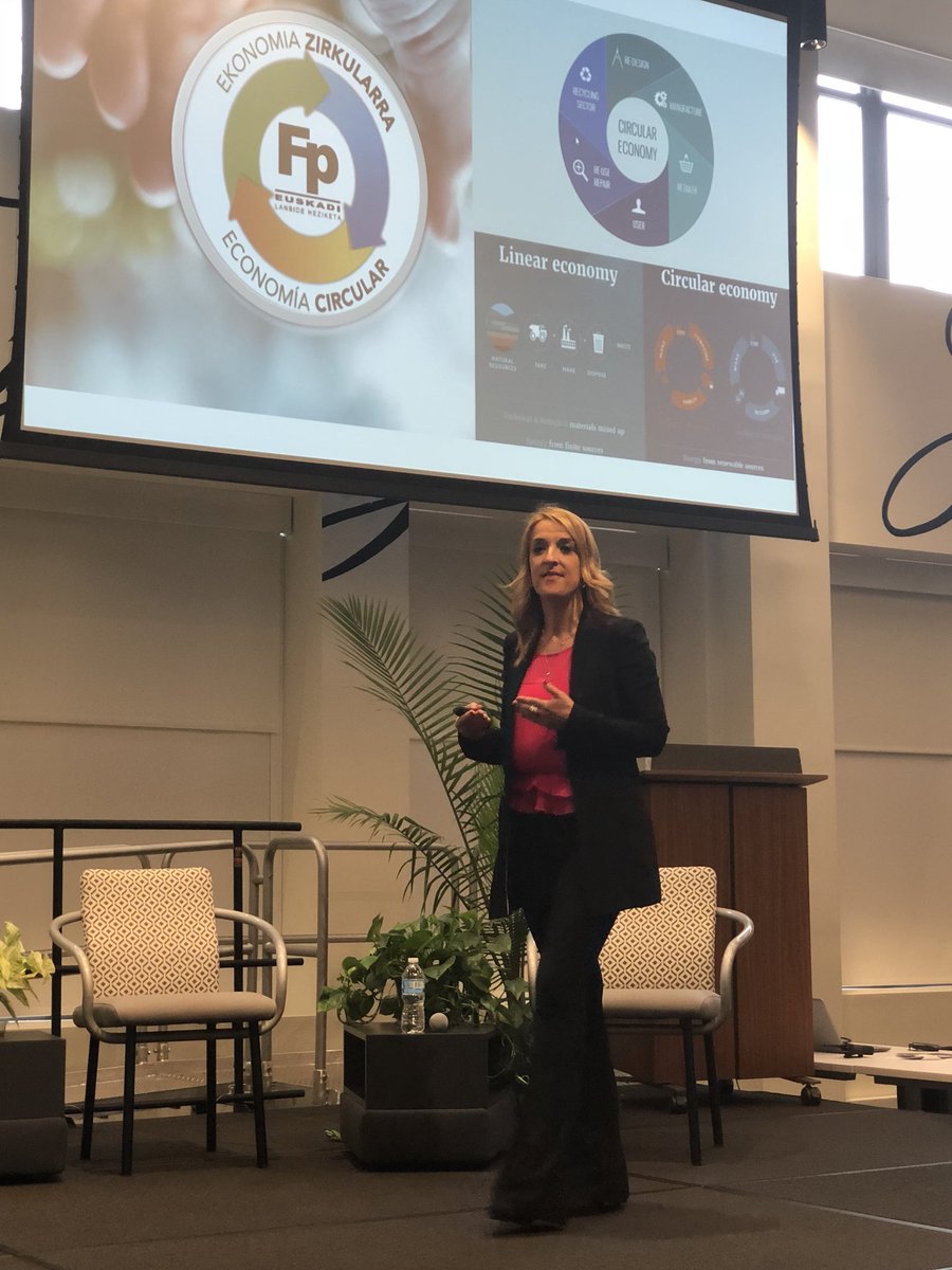 Continuing <a href="/mbarriola1/">@ambarriola</a> Director of Bioscences and Sustainability in <a href="/tknika/">Tknika</a> explaining the importance of a circular economy #Industry40 #Sustainability #cmrc