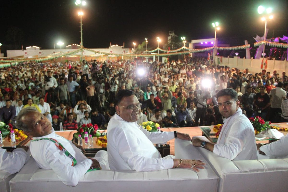 ashokgehlot51's tweet photo. जयपुर शहर लोकसभा क्षेत्र से कांग्रेस प्रत्याशी ज्योति खण्डेलवाल जी के समर्थन में मानसरोवर, जयपुर में आयोजित विशाल जनसभा को सम्बोधित कर भारी मतों से विजयी बनाने की अपील की।
#Rajasthan
#LokSabhaElection2019 https://t.co/Kzf18KQYvu