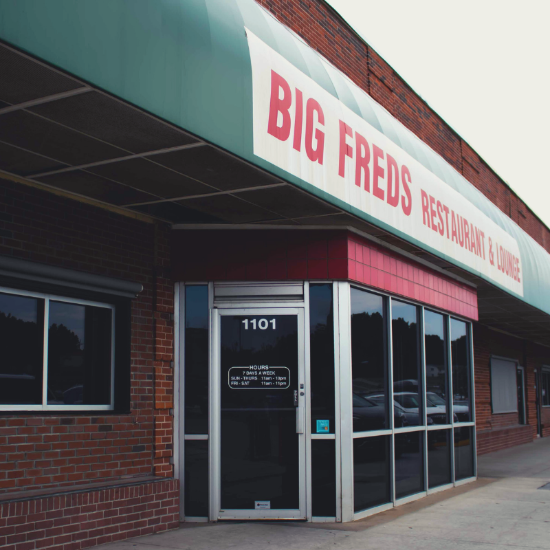 BigFredsPizza1's tweet photo. No need to leave your vehicle. Big Fred's now has spots reserved right out front for curbside pickup! #pickup #bigfreds #foodie #pizza #fast #easy https://t.co/1NKJveVhDc