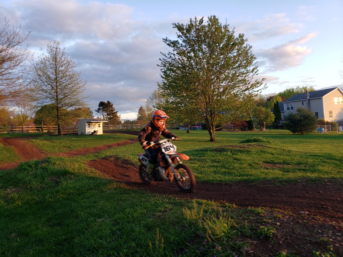 benritter3's tweet image. Getting a little riding in the sunny day. #mikametals #hookit @hookit @DunlopMSport @officialleatt