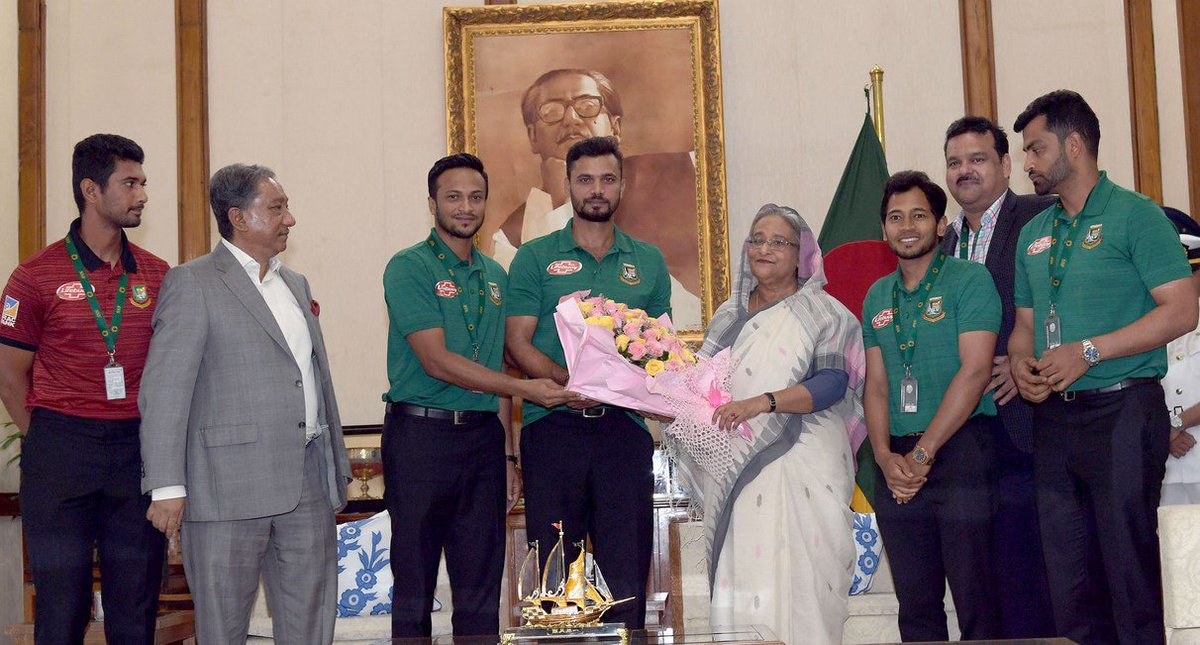 BDCricTime's tweet photo. Bangladesh Cricket Team met with honorable Prime Minister at Ghonobhaban on Tuesday. #Ghonobhaban  #MeetWithPM https://t.co/n6O32fLt2O