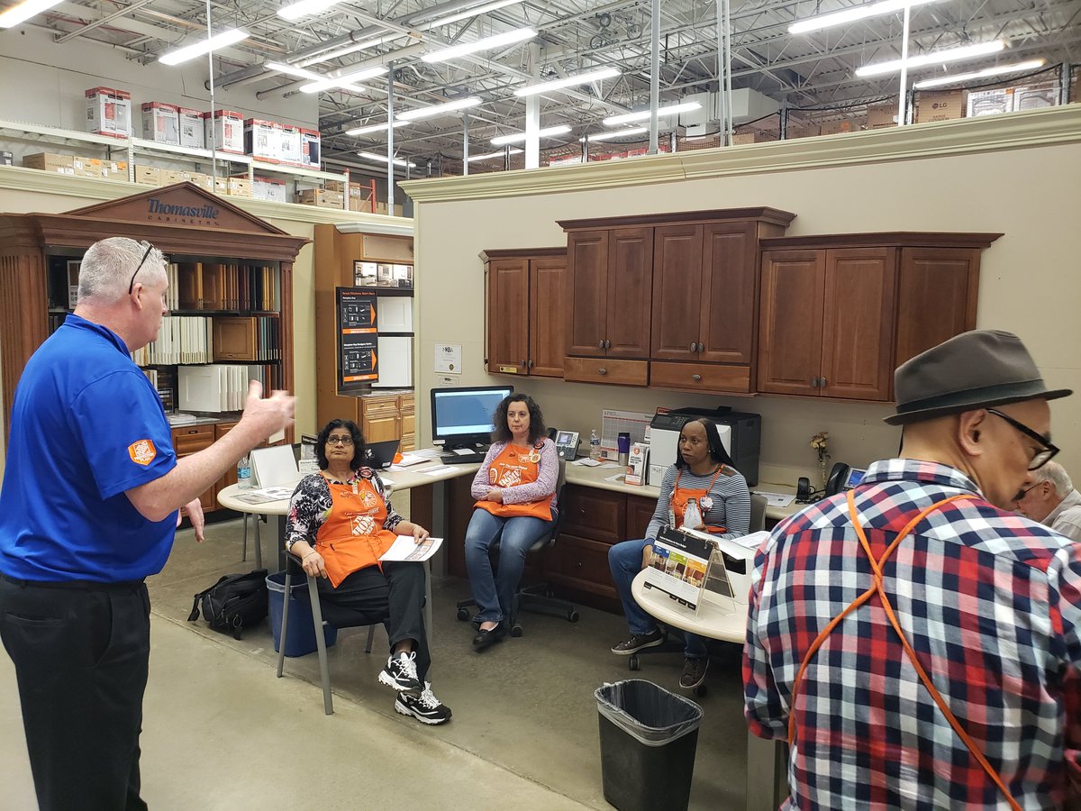 Specialty Tuesday at store 2507. Thanks Steve from Asurion for stopping by to go over the value of our Hdpp.