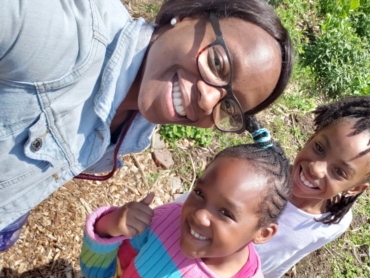 TChinyere's tweet photo. 2nd grade at @HendleyES visits the Washington Youth Garden! #plants #gardenbased #livingthings #learning #outdoorlearning #experiences #freshveggies #freshhoney https://t.co/zDdWSfi3xR