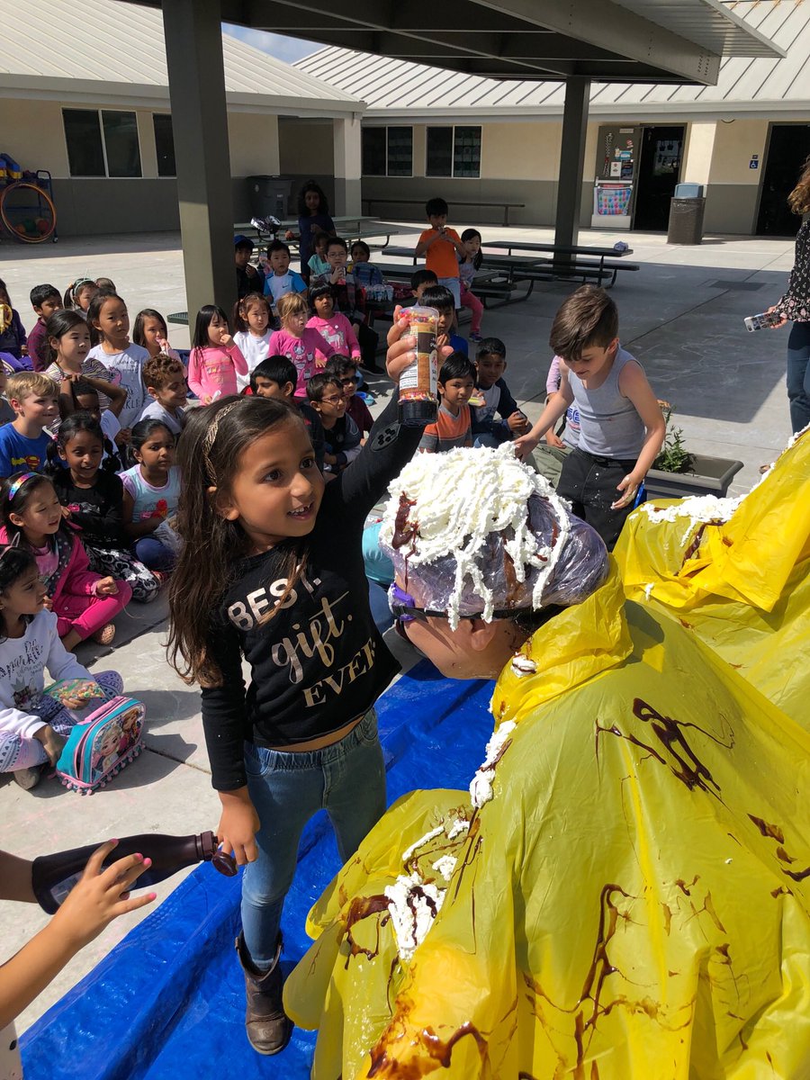 kolbeagles's tweet photo. Principal's Challenge! First Sundae on a Fun Day At Kolb! Three more to go! https://t.co/1Px0vJB2fB