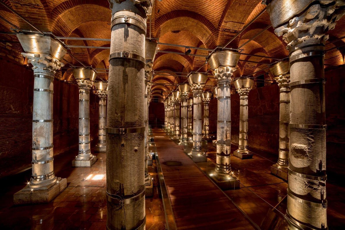 İstanbul'da aslında çok büyük bir tarihle beraber yaşıyoruz. Peki bu tarihi biz İstanbullular olarak ne kadar biliyoruz? 🤔 
Bu hafta <a href="/serefiyesarnici/">Şerefiye Sarnıcı</a>'nı ziyaret etmeye ne dersiniz? 😊
#İstanbul