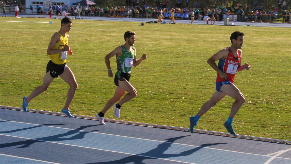 ivanespilez's tweet photo. Dos años después he vuelto a sentir el tartán en mis piernas.
Campeonato de Aragón por equipos. He corrido el 3000 ml, quedando 2º con 8:56.09 (3:05 • 2:58 • 2:52 + las décimas). Feliz!
📸 @PhondyGARCIA 
#running #atletismo #run #atleta #3000ml https://t.co/m8yi8RTQOA
