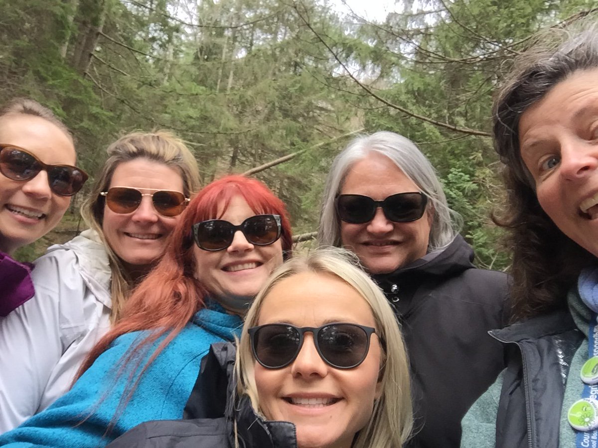 scdsboutdoors's tweet photo. working in a forest has benefits - #beoutdoorable is easy everyday not just @EarthDayCanada @SCDSB_Schools thanks for coming for the hike - great creek walk today @actionbonnie @JessicaKukac @MarshaWalker06 and crew https://t.co/1R3wUdaDv5