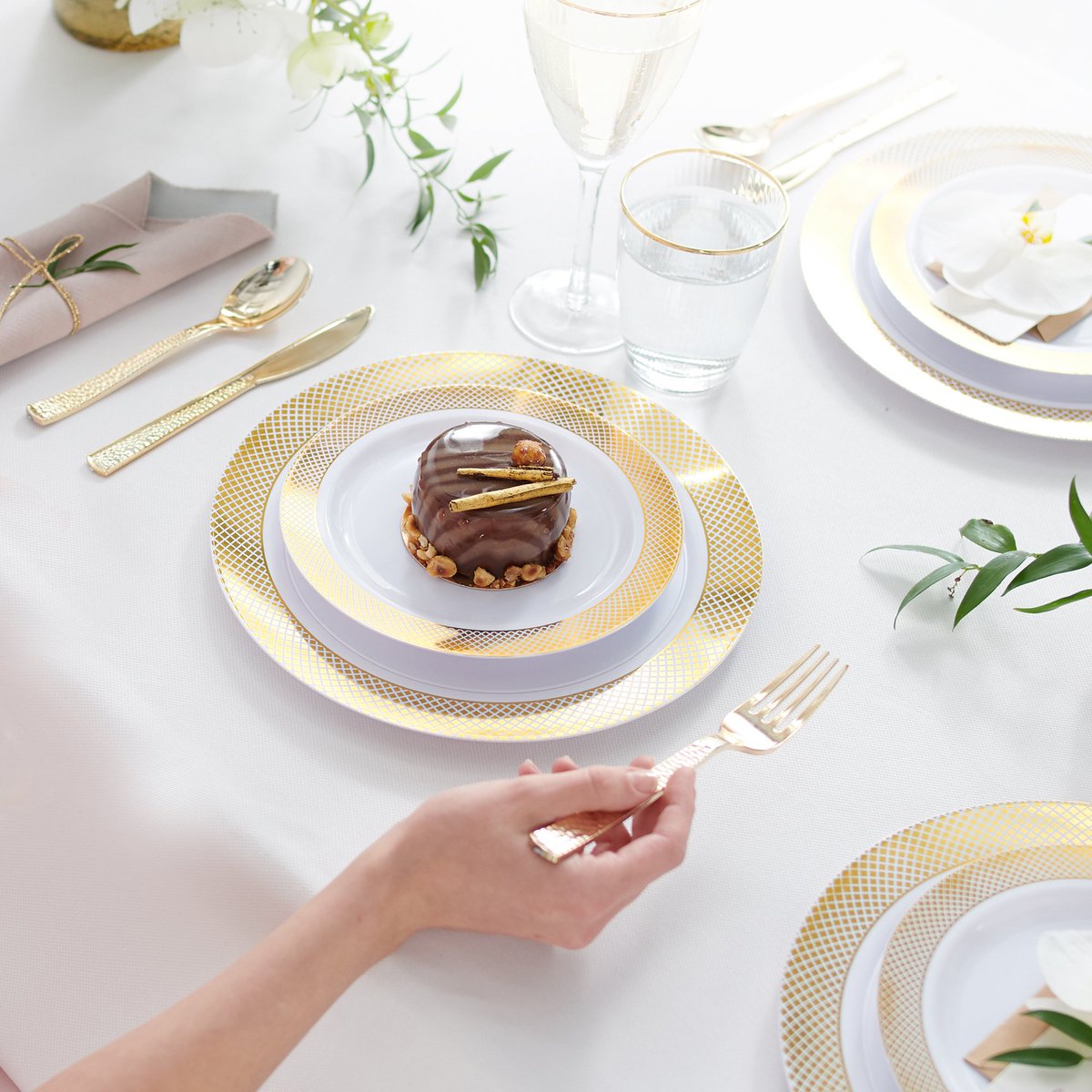 OnlineDinnerwar's tweet photo. Set your next party table with this 75-piece cutlery set. Stylish and exquisitely designed, this set is durable and perfect for entertaining a large number of guests.

https://t.co/de4V6FVmsL ⠀
⠀⠀⠀⠀⠀⠀⠀⠀
#Gold #Cutlery #CutlerySet #Exquisite #Entertaining https://t.co/YdkGli2rgm