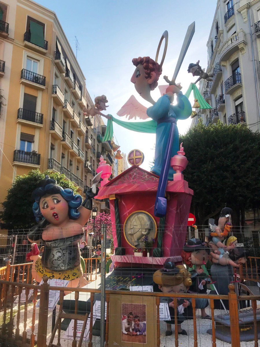 JCF_Valencia's tweet image. 🥇Primer Premi d'Enginy i Gràcia, Secció 5A. 
🎨 Francisco Borja Ripollés per a la Falla Cadis- Literat Azorín @RealFalla 
Enhorabona! #GalaArtista19