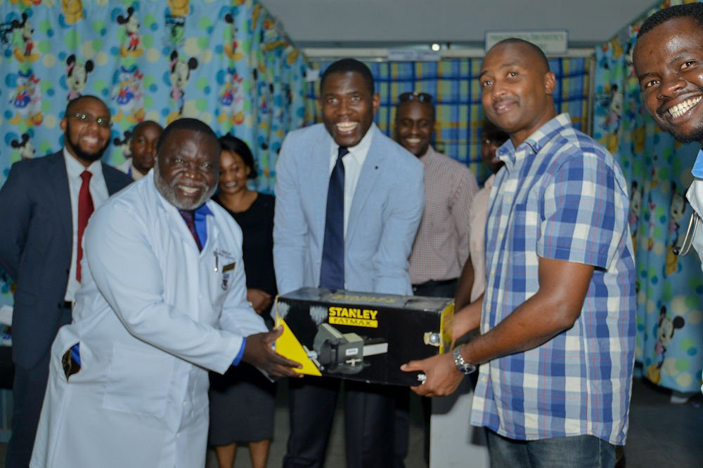 kmpdu's tweet photo. It was a wonderful day when Kenya Airline Pilots Association officials led by General Secretary Captain Nyaga together with KMPDU officials led by Secretary General Dr. Oluga visited KNH and donated walking aids to children in Orthopedic Ward ahead of #LabourDay2019
Impact &amp; Work https://t.co/In79oJ7hMP