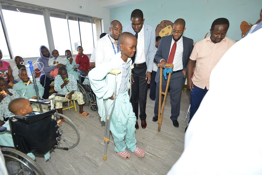 kmpdu's tweet photo. It was a wonderful day when Kenya Airline Pilots Association officials led by General Secretary Captain Nyaga together with KMPDU officials led by Secretary General Dr. Oluga visited KNH and donated walking aids to children in Orthopedic Ward ahead of #LabourDay2019
Impact &amp; Work https://t.co/In79oJ7hMP