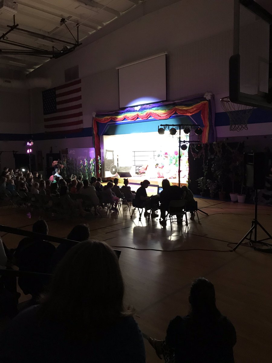 Our students have been working so hard on the school play for the past few months. It’s wonderful to see all the effort they’ve put in come together!!