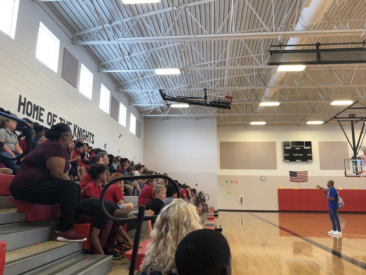 @HHSK8Knights are so fortunate to have <a href="/1JeremyAnderson/">Jeremy Anderson</a> come and speak to our Knights about putting forth their best effort and not letting anything get in their way. They are powerful future leaders! All the pain and hard times make us stronger! #knightshonor