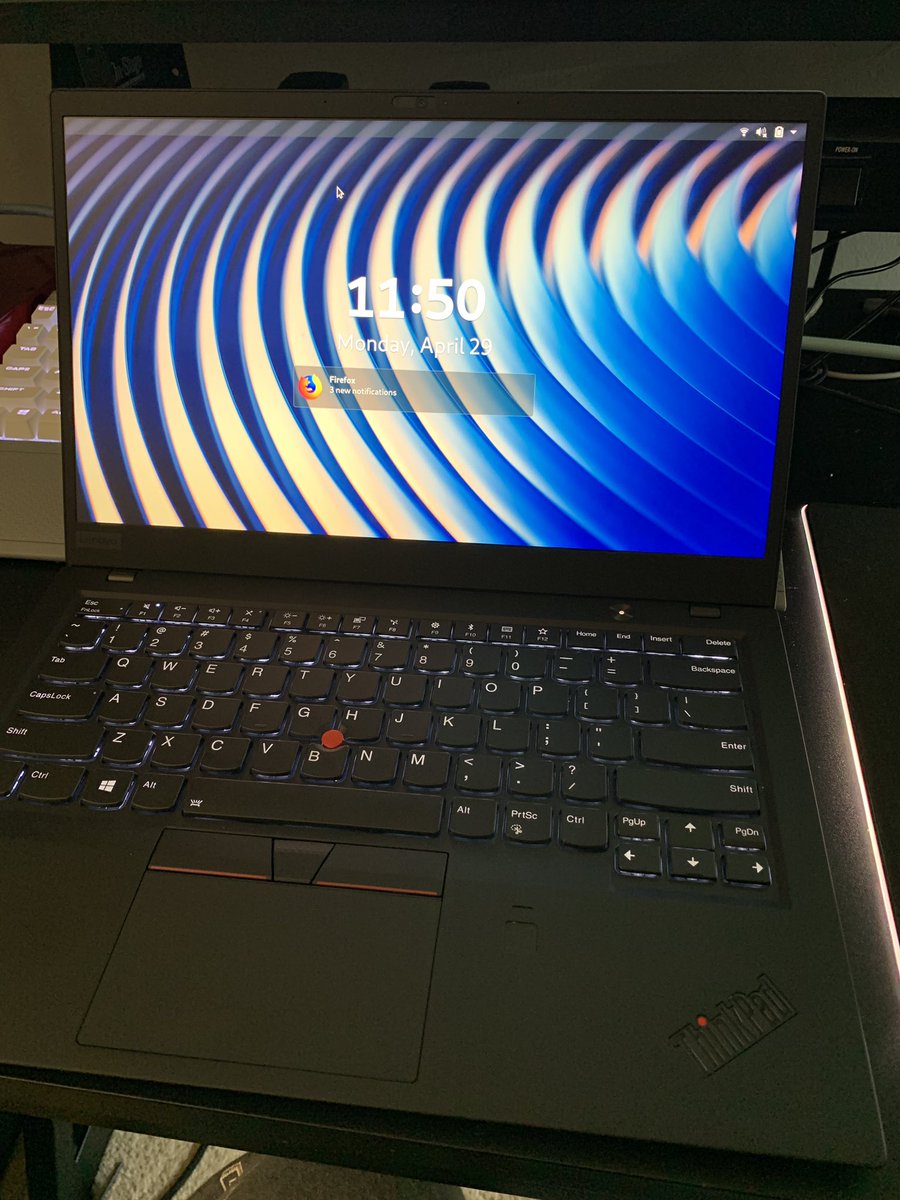 typesham's tweet image. Wooo! @fedora 30 is here!! #linux #gnome #Fedoralinux