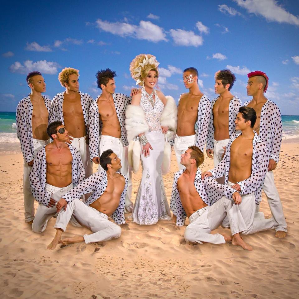 Summer lovin’ havin’ a blast! ☀️ #divaslasvegas #superstar #Diva #LasVegas #sincity #lasvegasheadliner #makeup #dragqueen