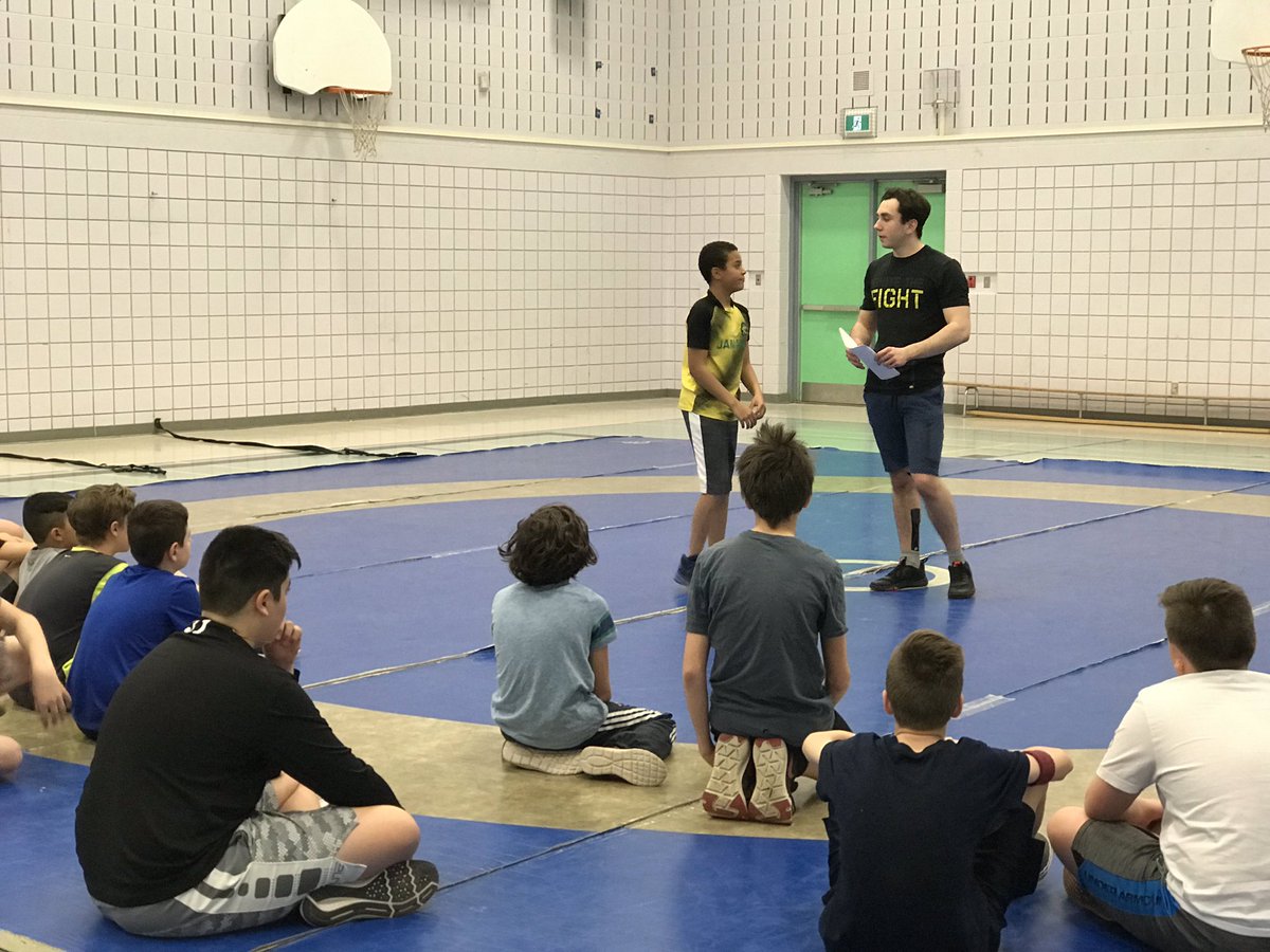 MllePendergest's tweet photo. Grade 7s are learning the ‘Half Nelson’ in gym class thanks to High School student leaders. @MotherTeresaHS #ThinkSMT #Wrestlingprograms @TITANSPORTS78 https://t.co/6Q5OdvjU5v