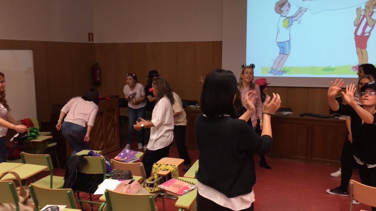 CARLEE_Aragon's tweet photo. Repetimos el curso ‘Drama in the English Classroom’ con @EliCatalan2. @dgalextranjeras @dgafprofesorado https://t.co/4e6XpuvJCP