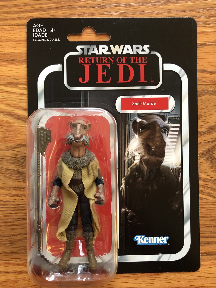 80sForNow's tweet image. The “vintage style” #StarWars figures are pretty cool.  Packaging on #YakFace is pretty nice, I like the throwback photo cards.