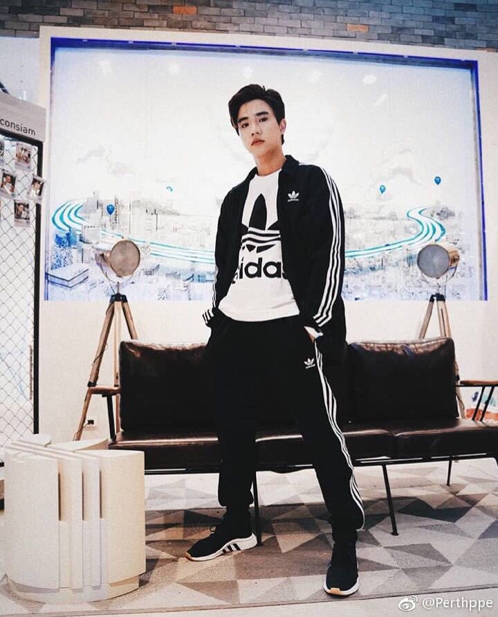leechulhae1's tweet photo. 🐯🖤:If I have children in the future, one is called son and the other is called pin.
The clothes of the two babies are as same as yours! 
王俊勇don’t tell me this is just a coincidence.@perthppe 
#TEMPTFanMeeting2019 
#รอยยิ้มของชูครีม
#PerthSaintSation https://t.co/3f3aKjbYYl