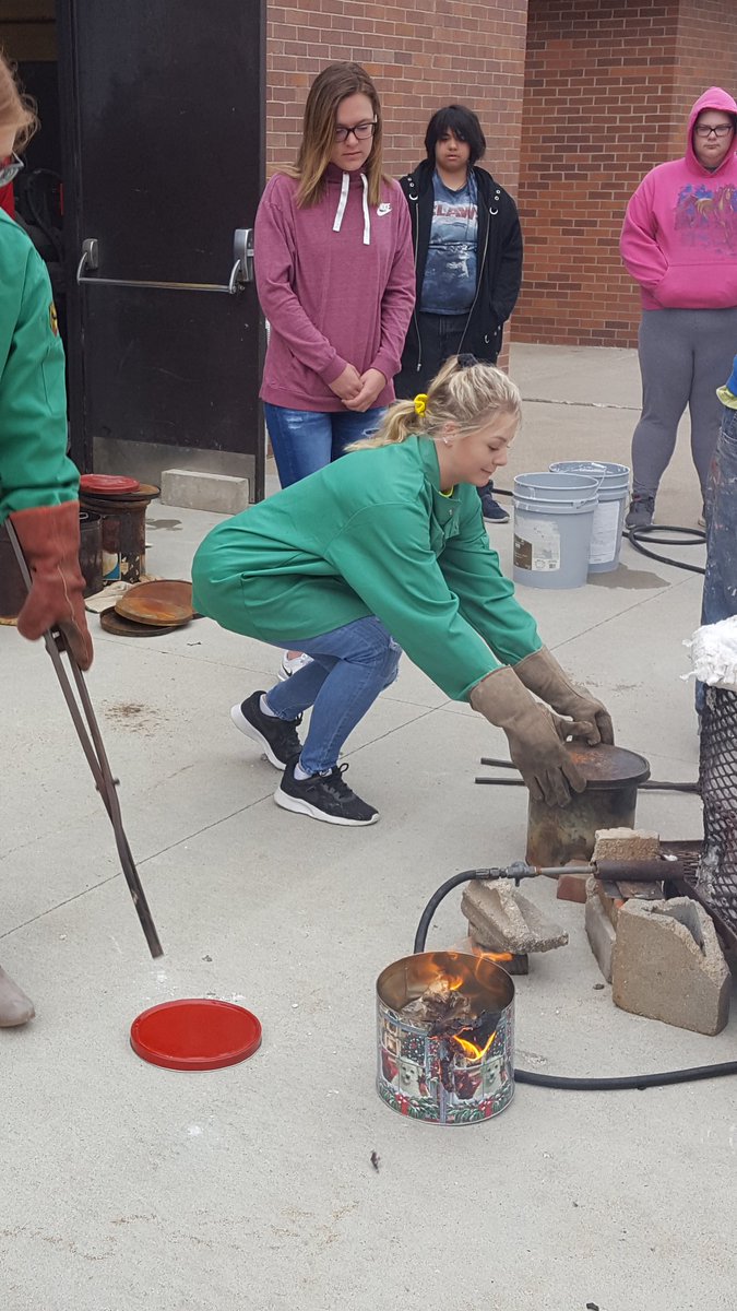 HamptonArtDept's tweet image. First Round Done!! Great last day for seniors!! #hawknationcreation #hamptonhawks1 #rakufire