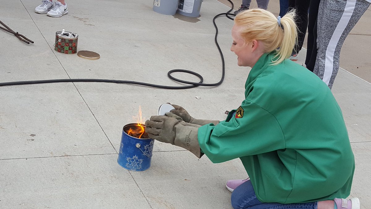 HamptonArtDept's tweet image. First Round Done!! Great last day for seniors!! #hawknationcreation #hamptonhawks1 #rakufire