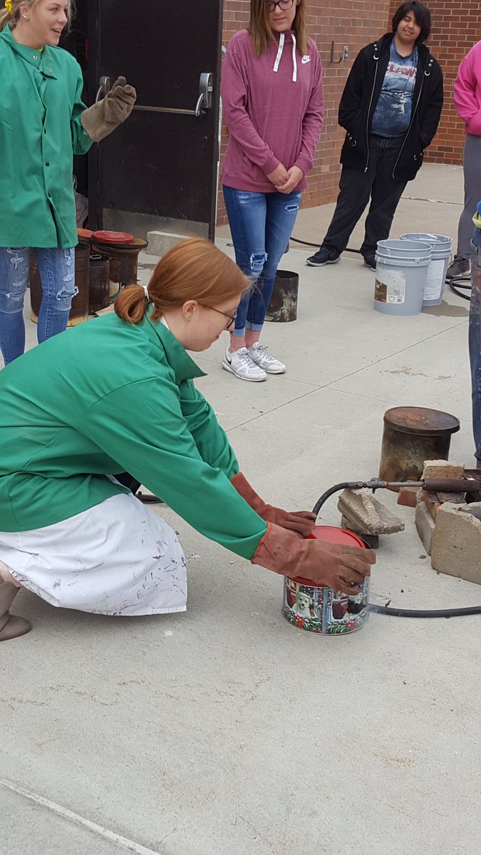 HamptonArtDept's tweet image. First Round Done!! Great last day for seniors!! #hawknationcreation #hamptonhawks1 #rakufire