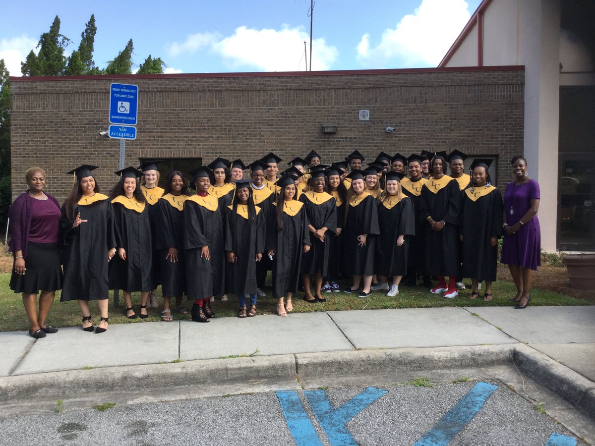 jgrady_jme's tweet photo. Congratulations to Liberty County High School's graduating seniors! Thank you for visiting our little Superstars and showing them through hard work and dedication, they too can graduate one day! Congratulations Class of 2019! https://t.co/GMORTh5Phx