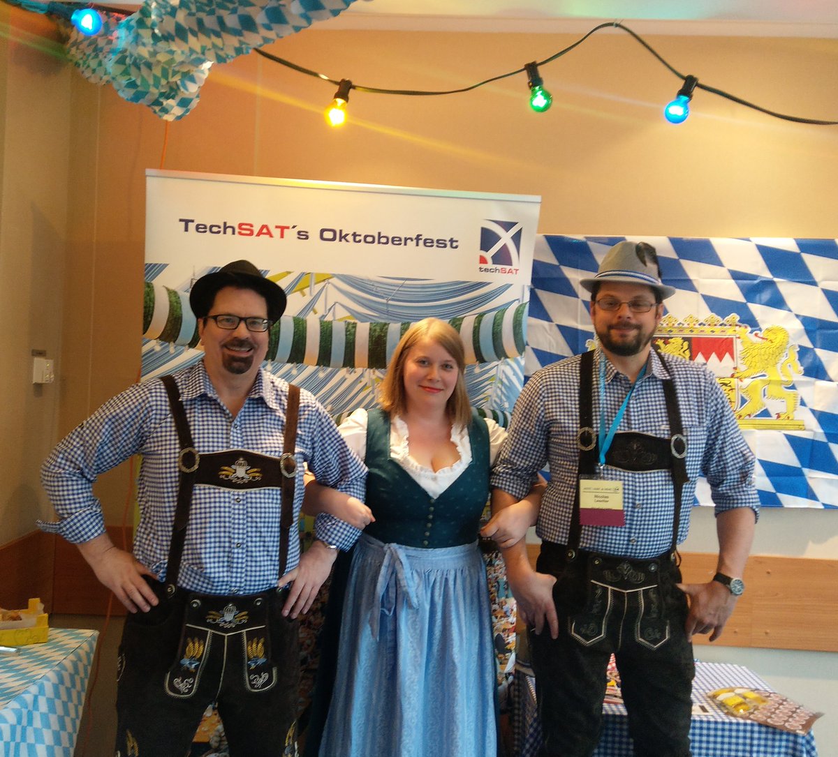 TechSAT_DE's tweet photo. We had a fun first night at the AMC/AEEC 2019 and you finished all of our beer but we got more today.

Come and meet us to learn about our fast and secure portable data loader that we developed with Lufthansa Technik.

#securedataloading #a615a #a6153 #portabledataloader https://t.co/ulWj8HhtRx