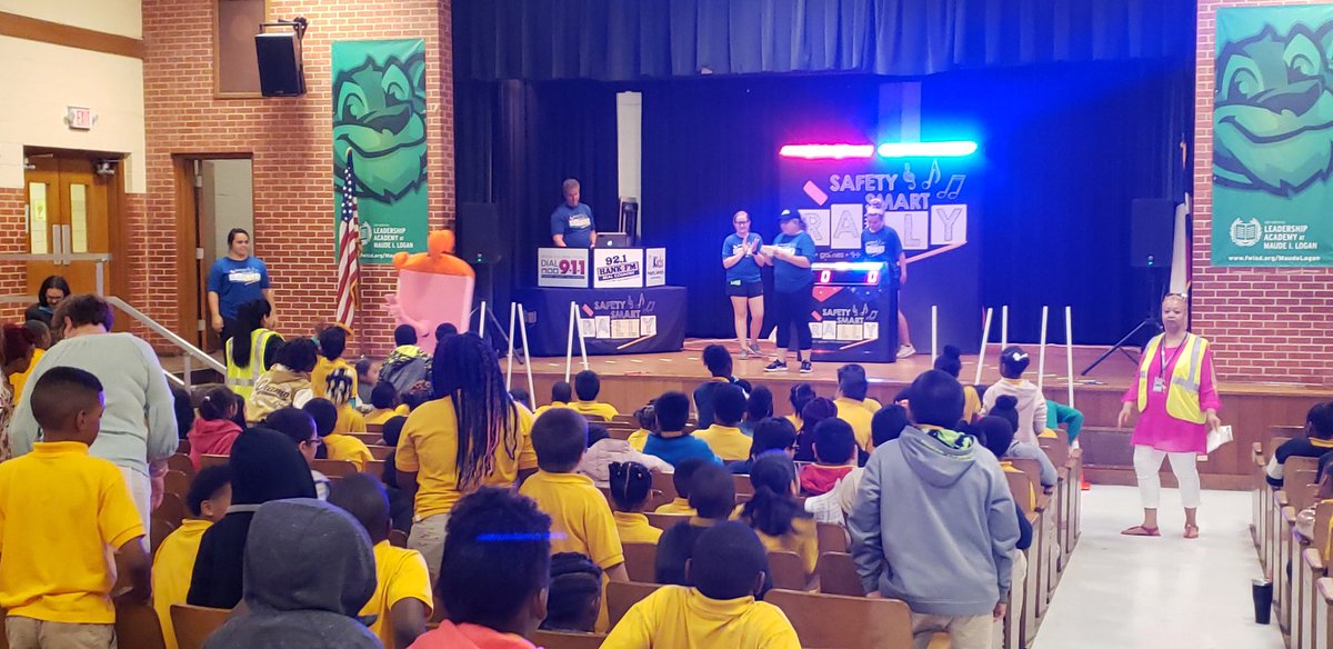 LALoganFWISD's tweet photo. Safety Smart Rally! Logan Tigers learning all 911 and staying safe. #beakidhero #911foremergencies @921HankFM @FortWorthISD @pdilley5 https://t.co/xJmBG5lbOX