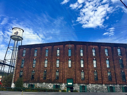 BuffaloTrace's tweet photo. It's a beautiful day to make #bourbon! #buffalotrace https://t.co/7vmKJ1Kk41