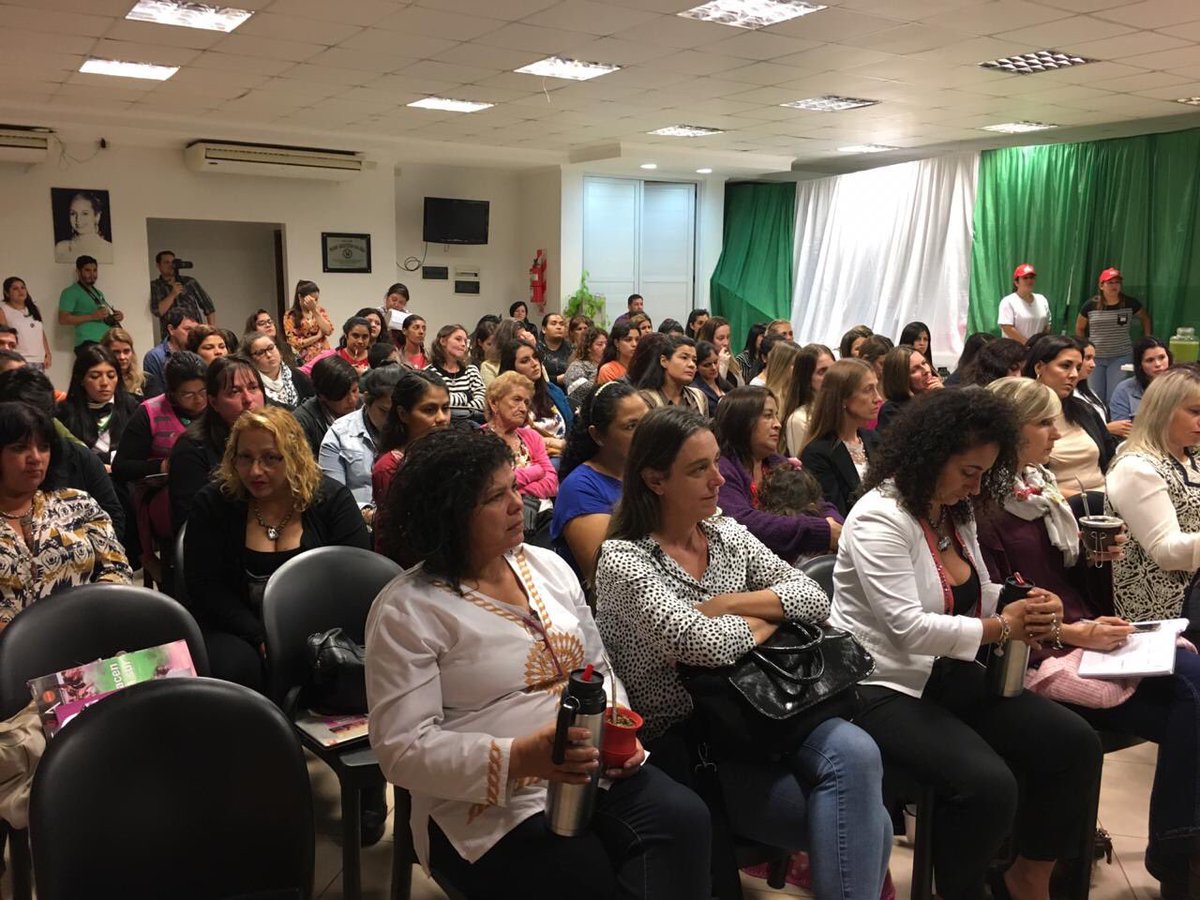 RedDeMujerespy's tweet photo. Cruzamos el río y presentamos la experiencia de la Red de Mujeres del Sur en un conversatorio sobre Paridad Democrática en #Posadas Argentina 👭👭👏
¡Gracias por el apoyo a la Diputada Provincial @SilviaRojasMnes y a su equipo, que coordinaron la organización de la actividad! https://t.co/iSmKqMw50X