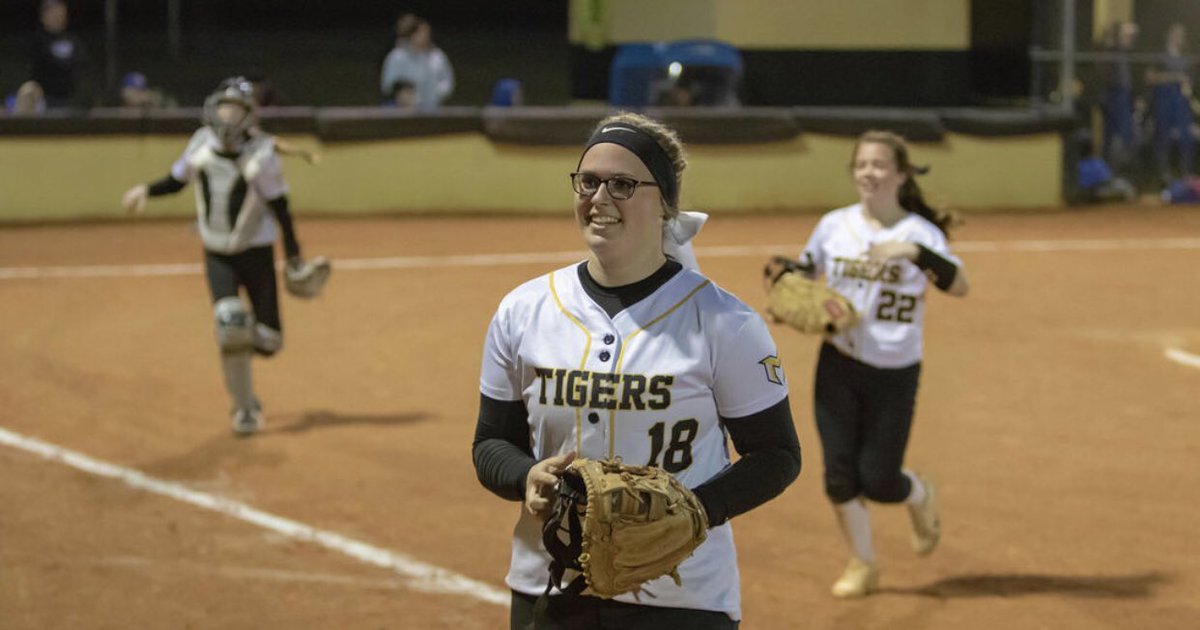 Murray High Softball tweet media