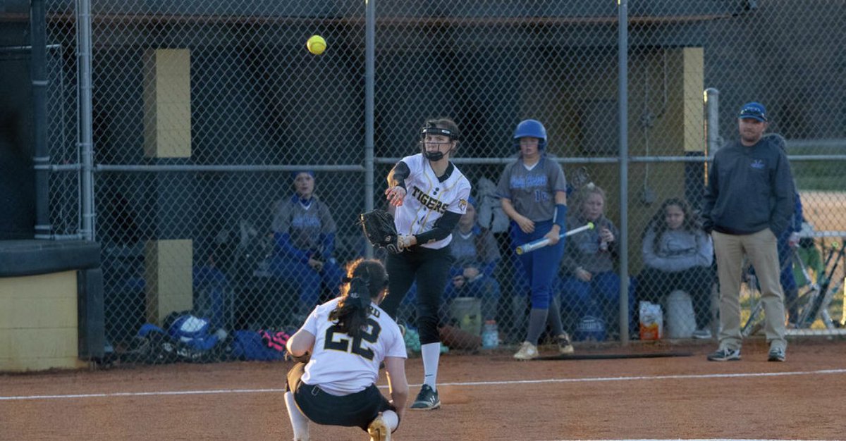 Murray High Softball tweet media